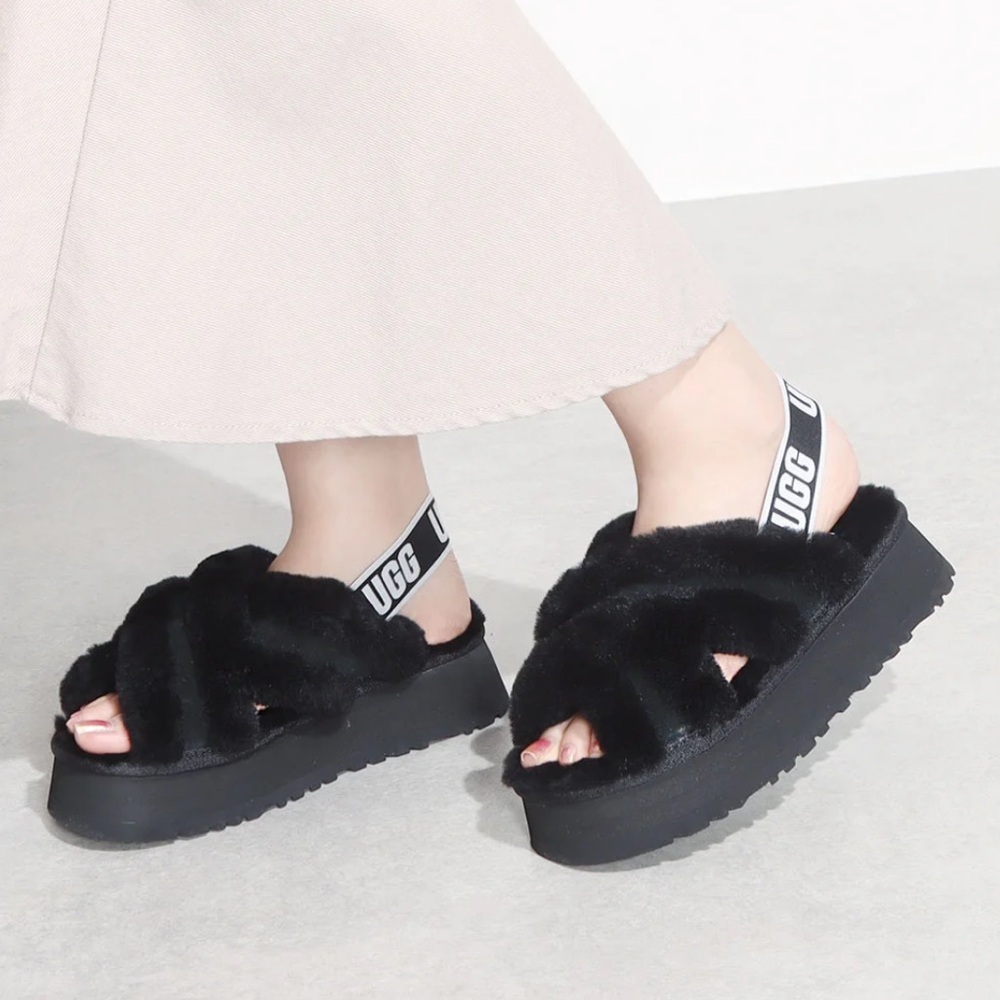 NWOT UGG Disco Cross Slide Sandal